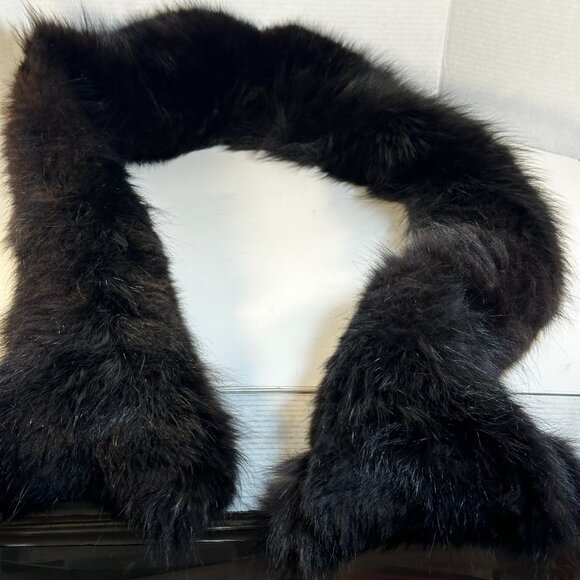 Women's Black fox Fur Stole - Picture 6 of 10